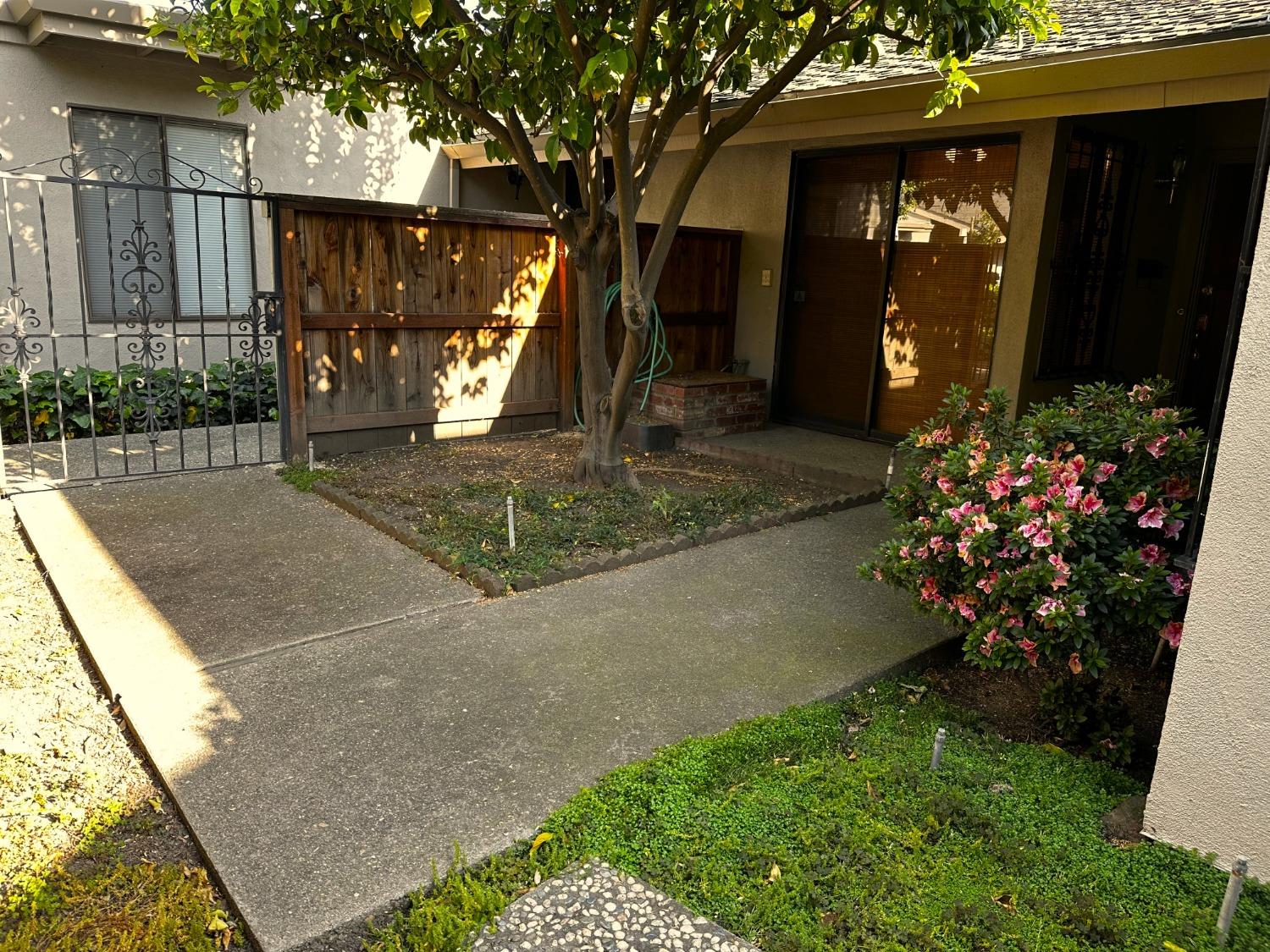 Detail Gallery Image 3 of 26 For 3524 W Benjamin Holt Dr, Stockton,  CA 95219 - 2 Beds | 2 Baths