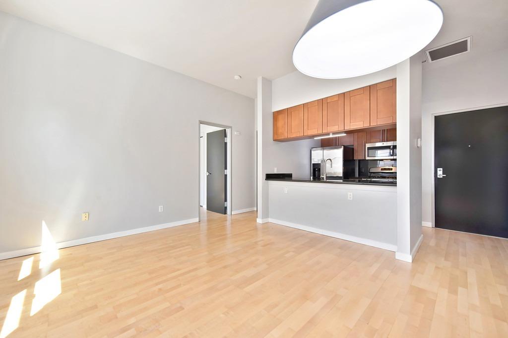 Detail Gallery Image 4 of 22 For 2117 S St #208,  Sacramento,  CA 95816 - 1 Beds | 1 Baths