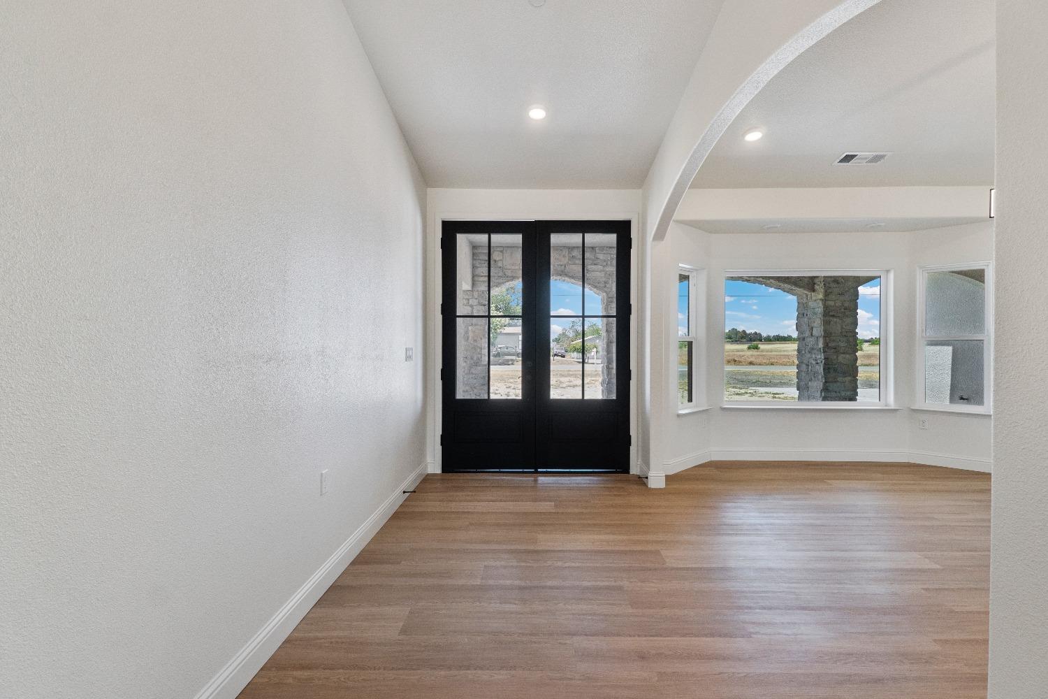 Detail Gallery Image 5 of 39 For 15709 Road 29, Madera,  CA 93636 - 8 Beds | 6 Baths