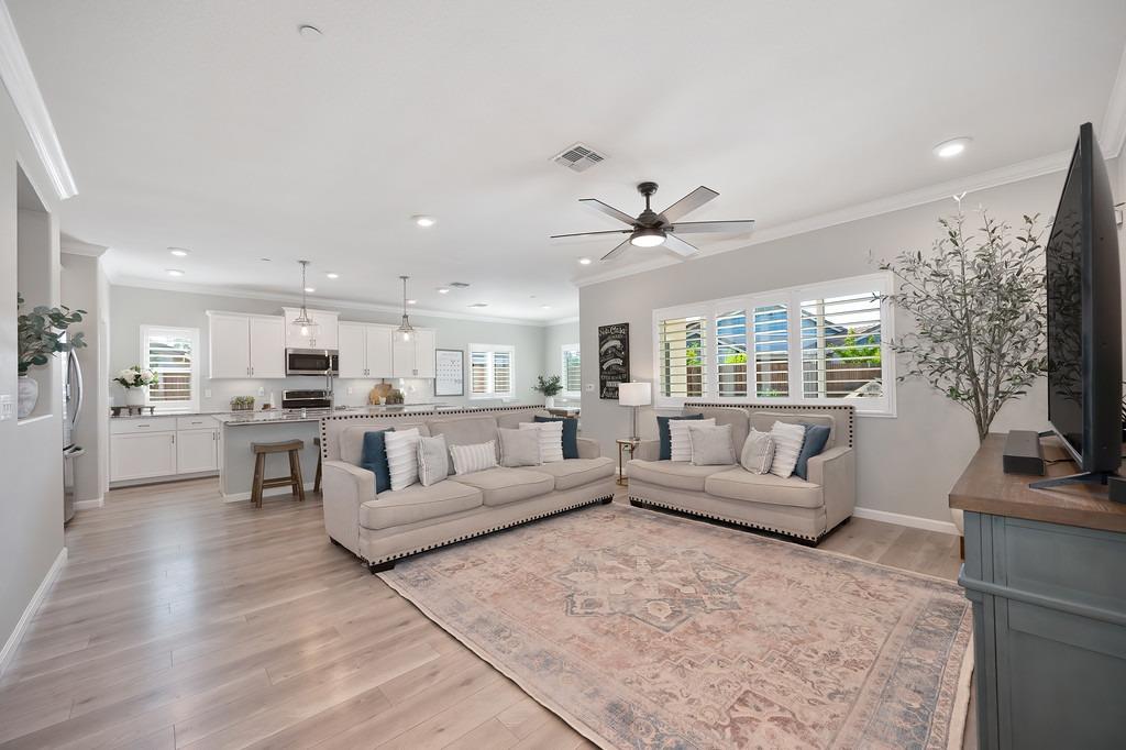 Detail Gallery Image 9 of 61 For 7517 Sobon Ln, Rancho Murieta,  CA 95683 - 4 Beds | 2/1 Baths