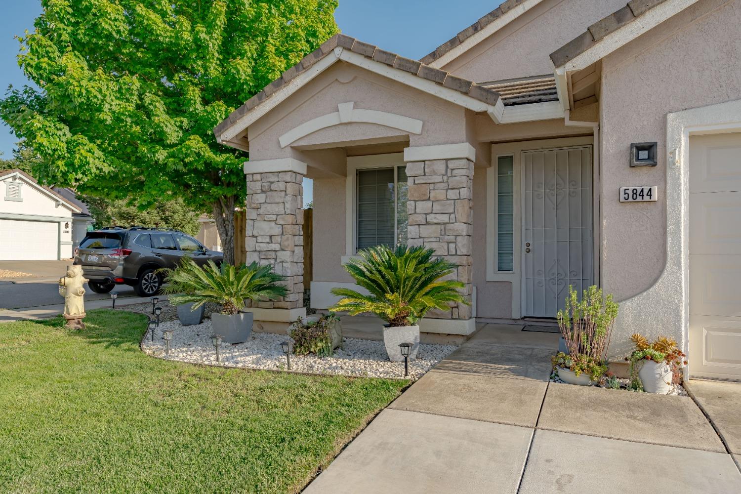 Detail Gallery Image 4 of 31 For 5844 Blue Beech Ct, Antelope,  CA 95843 - 4 Beds | 2 Baths