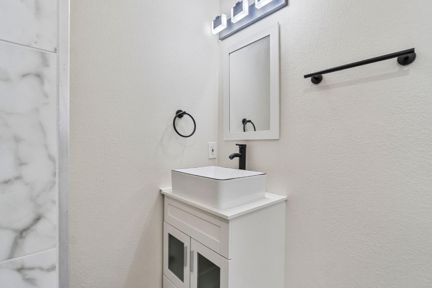 Detail Gallery Image 22 of 25 For 1704 E Los Altos Ave, Fresno,  CA 93710 - 3 Beds | 2 Baths