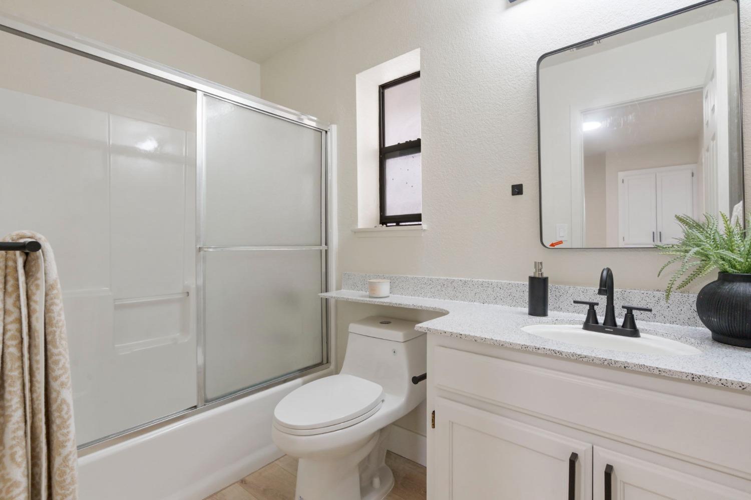Detail Gallery Image 17 of 24 For 6870 Calvine Rd, Sacramento,  CA 95823 - 3 Beds | 2/1 Baths