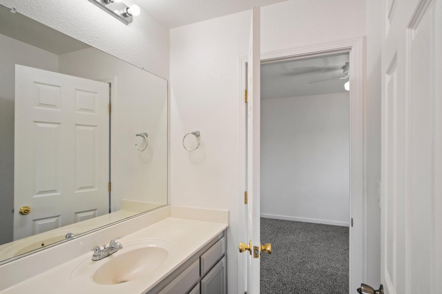 Detail Gallery Image 19 of 36 For 456 Meadow Creek Dr, Patterson,  CA 95363 - 5 Beds | 4/1 Baths