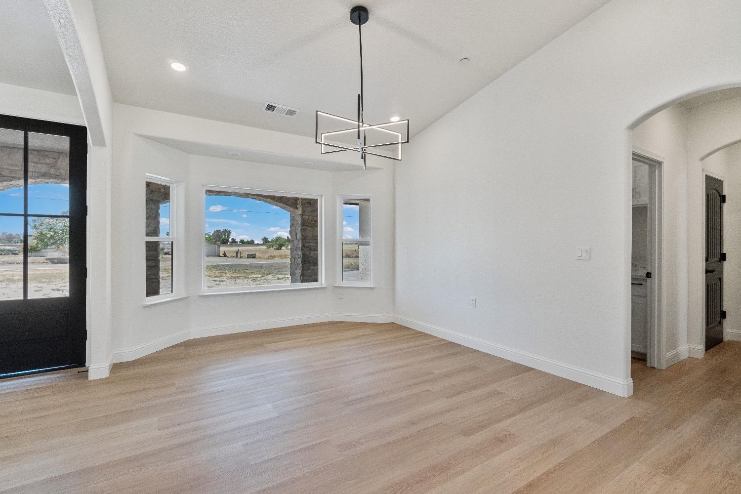 Detail Gallery Image 16 of 39 For 15709 Road 29, Madera,  CA 93636 - 8 Beds | 6 Baths