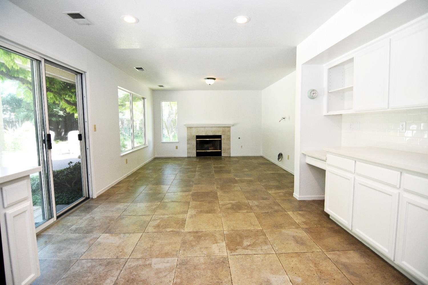 Detail Gallery Image 7 of 46 For 1070 Button Ct, Turlock,  CA 95382 - 5 Beds | 3 Baths