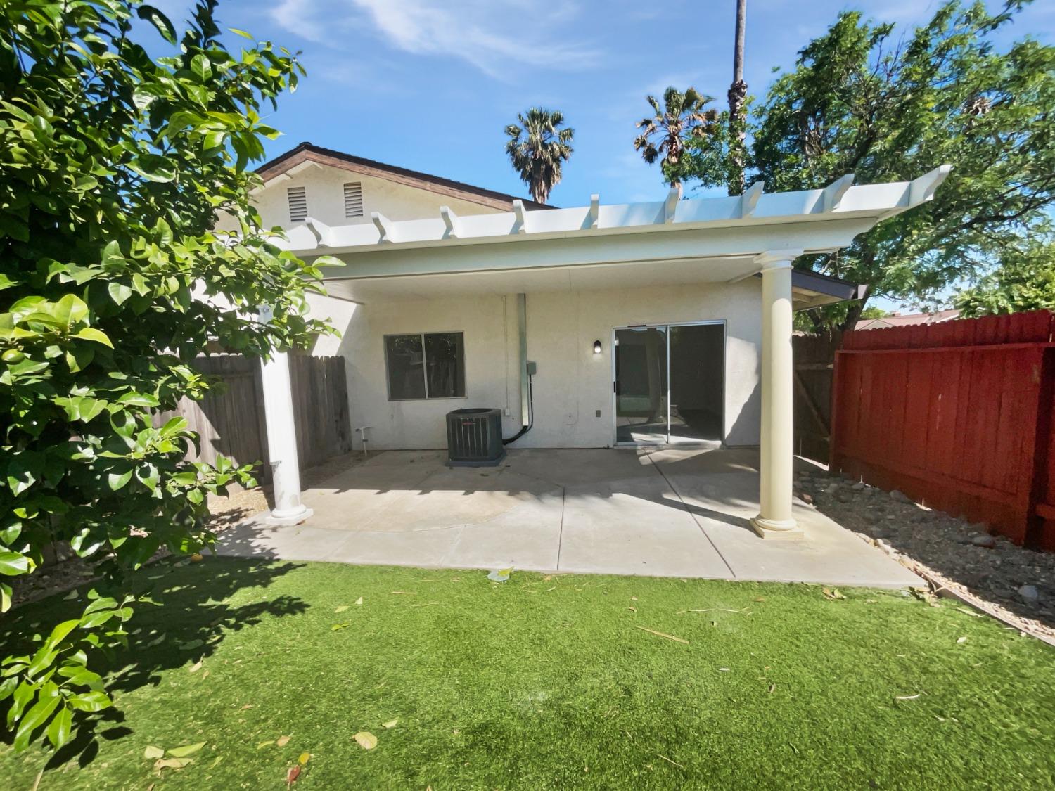 Detail Gallery Image 8 of 25 For 6990 Riverboat Way, Sacramento,  CA 95831 - 2 Beds | 2 Baths