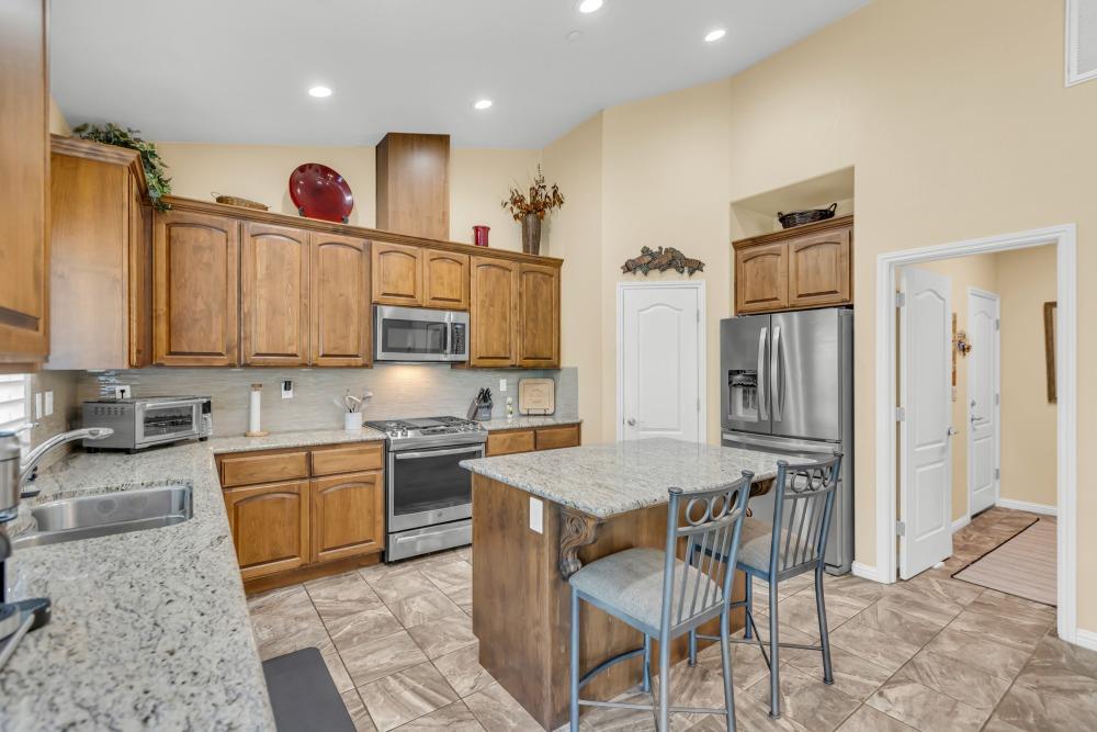 Detail Gallery Image 16 of 56 For 745 Parkridge Dr, Galt,  CA 95632 - 3 Beds | 2/1 Baths