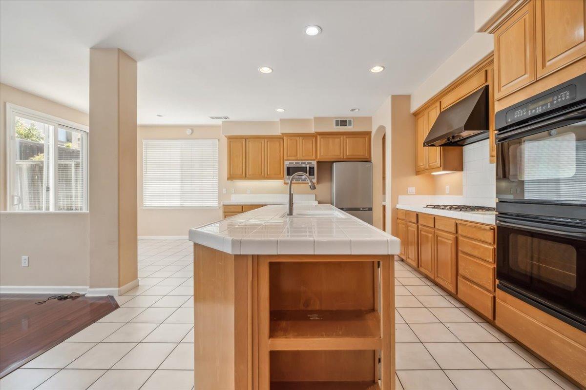 Detail Gallery Image 11 of 45 For 1012 Rock Harbor Pt, Hercules,  CA 94547 - 4 Beds | 4 Baths