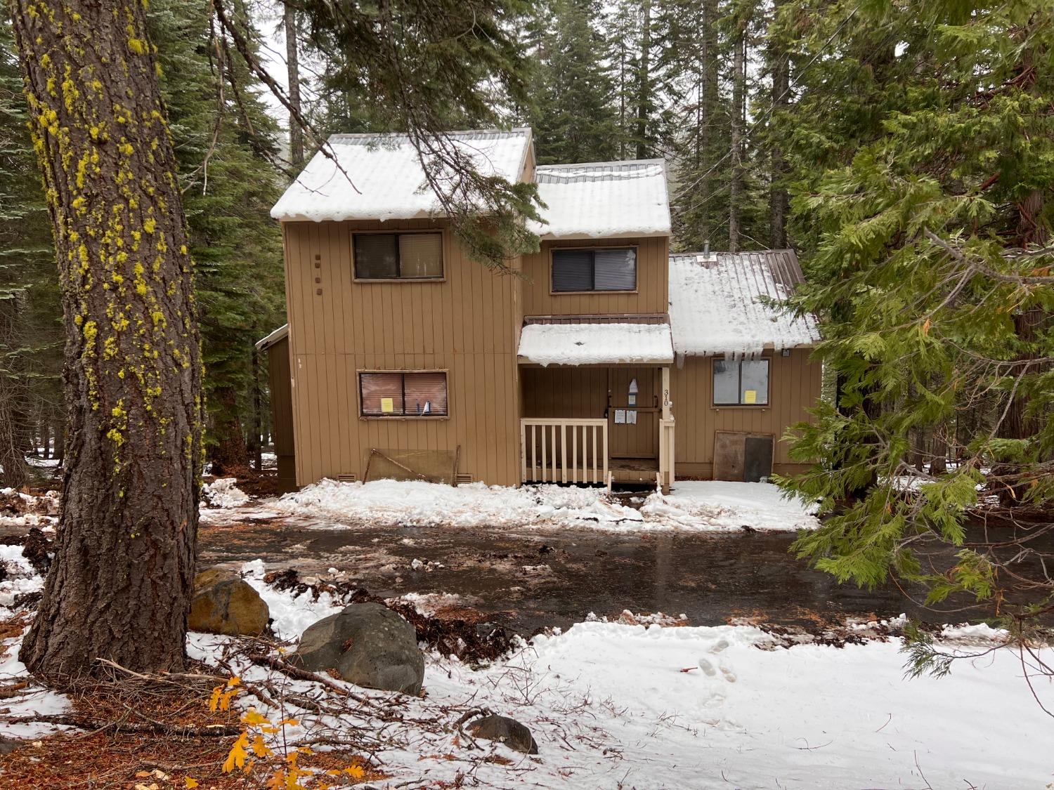 Detail Gallery Image 2 of 15 For 310 Tamarack Way, Strawberry Valley,  CA 95981 - 3 Beds | 2 Baths