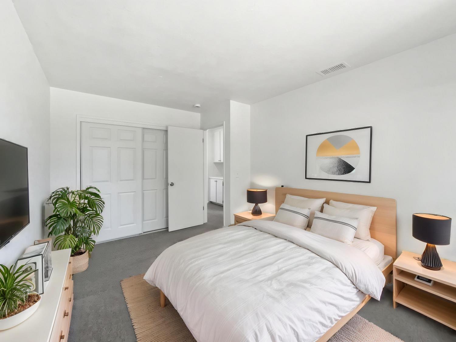 Detail Gallery Image 4 of 25 For 6990 Riverboat Way, Sacramento,  CA 95831 - 2 Beds | 2 Baths