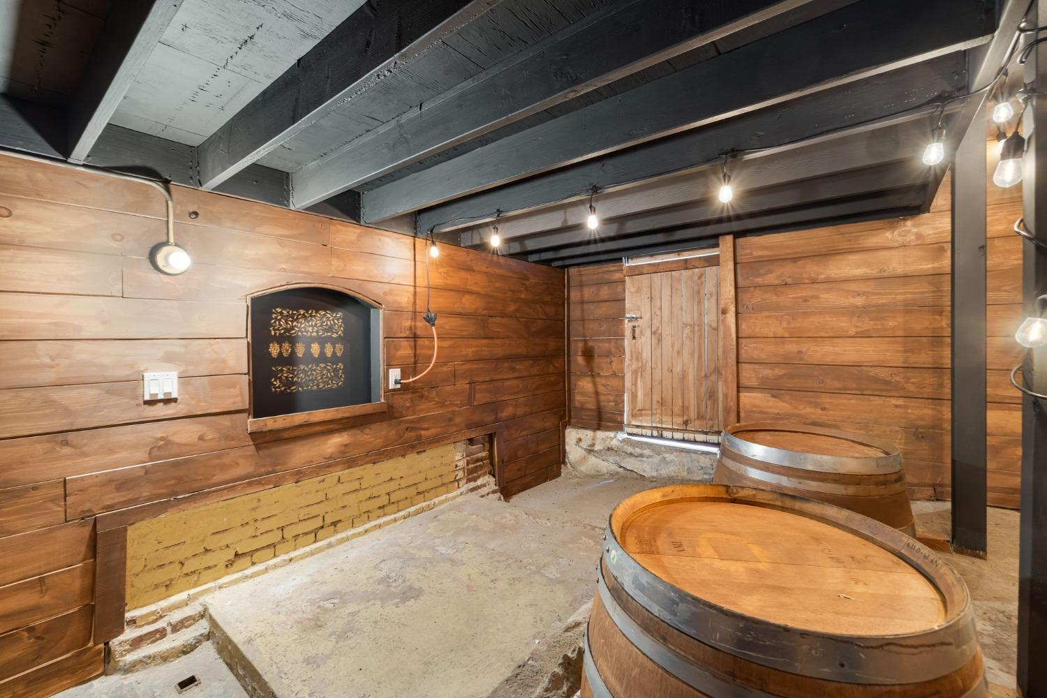 Detail Gallery Image 37 of 43 For 2012 F St, Sacramento,  CA 95811 - 5 Beds | 2 Baths