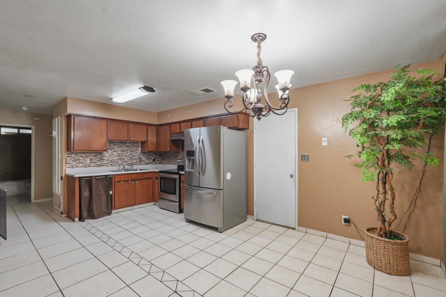 Detail Gallery Image 16 of 34 For 2349 Pinedale Ave, Merced,  CA 95348 - 3 Beds | 2 Baths