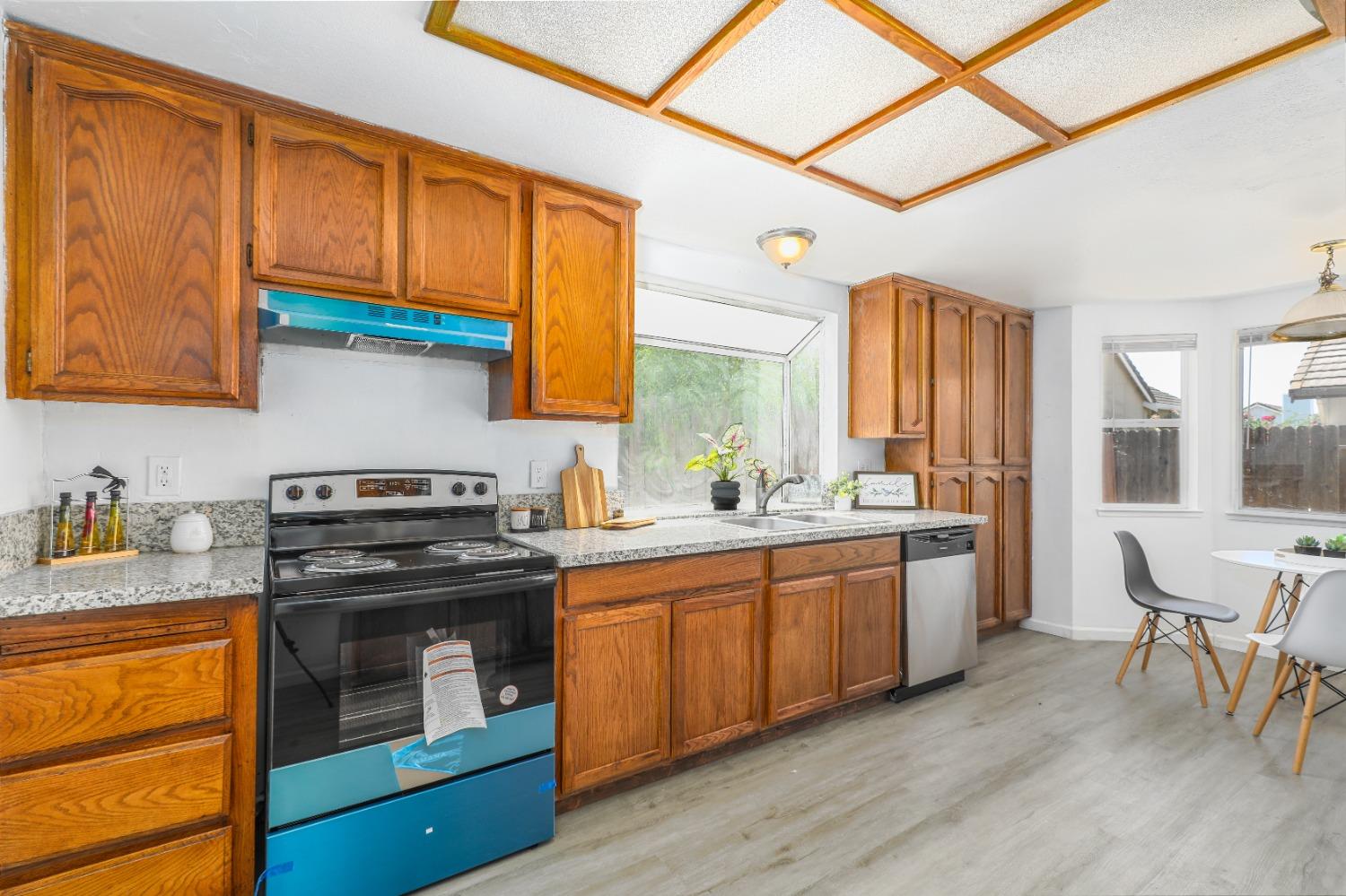 Detail Gallery Image 14 of 29 For 8004 Parkgate Way, Sacramento,  CA 95828 - 4 Beds | 2 Baths