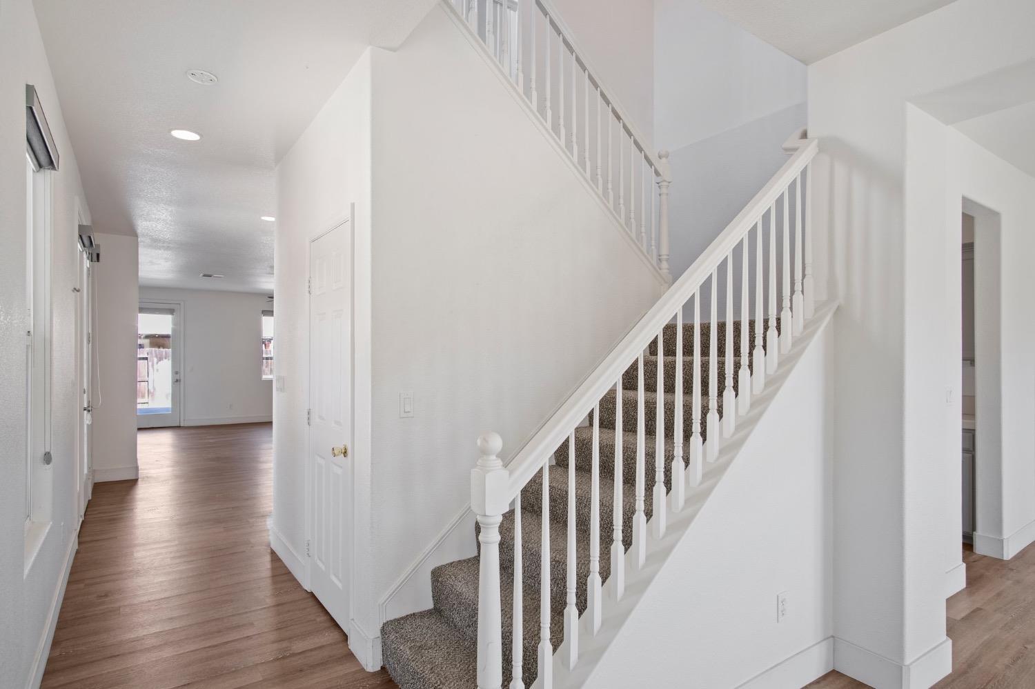 Detail Gallery Image 7 of 36 For 456 Meadow Creek Dr, Patterson,  CA 95363 - 5 Beds | 4/1 Baths