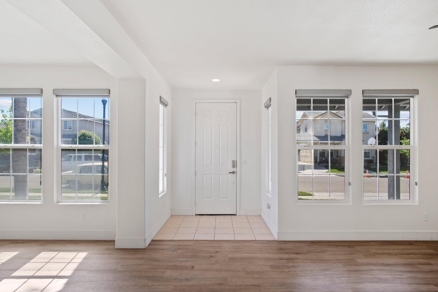 Detail Gallery Image 6 of 36 For 456 Meadow Creek Dr, Patterson,  CA 95363 - 5 Beds | 4/1 Baths
