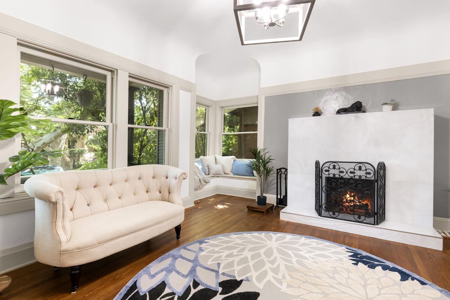 Detail Gallery Image 9 of 43 For 2012 F St, Sacramento,  CA 95811 - 5 Beds | 2 Baths