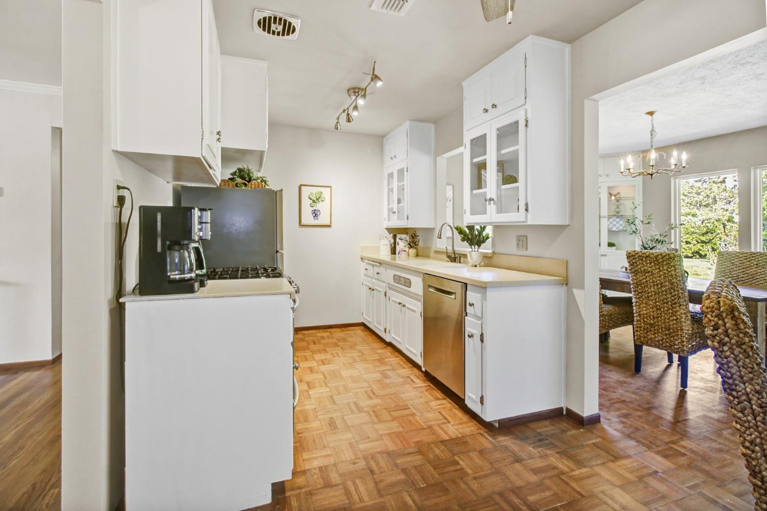 Detail Gallery Image 11 of 73 For 1837 Drew Ct, Carmichael,  CA 95608 - 4 Beds | 2 Baths