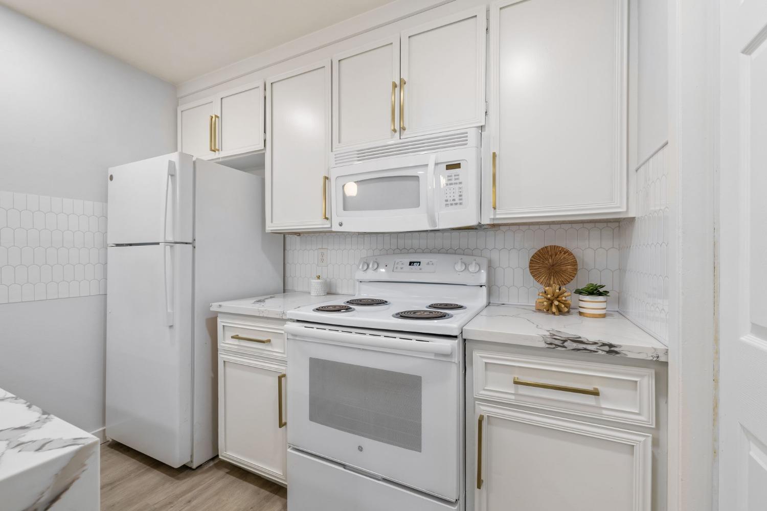Photo #3: 225058740 Listing 