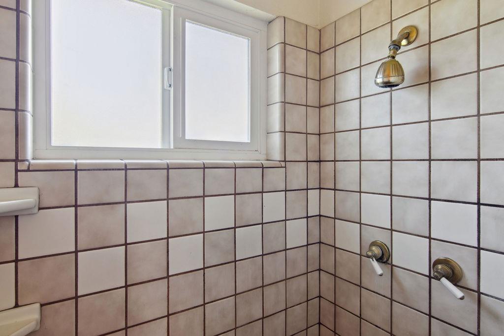 Detail Gallery Image 14 of 27 For 990 E C St, Oakdale,  CA 95361 - 3 Beds | 2 Baths
