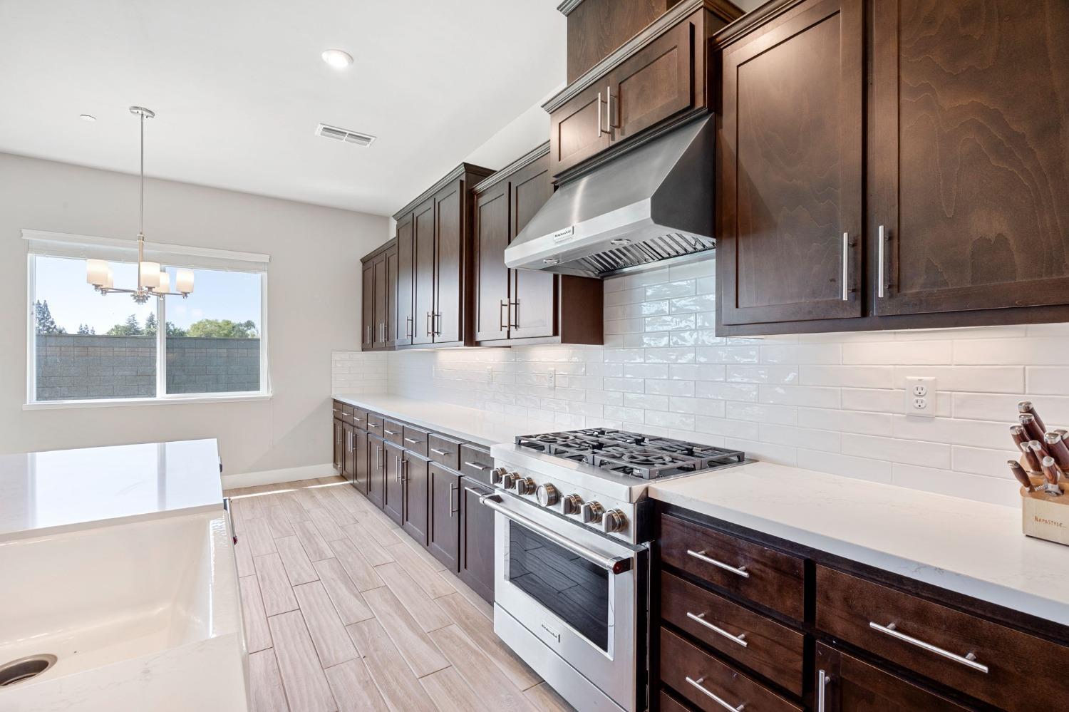 Detail Gallery Image 5 of 32 For 5856 High Hill Way, Fair Oaks,  CA 95628 - 4 Beds | 3 Baths
