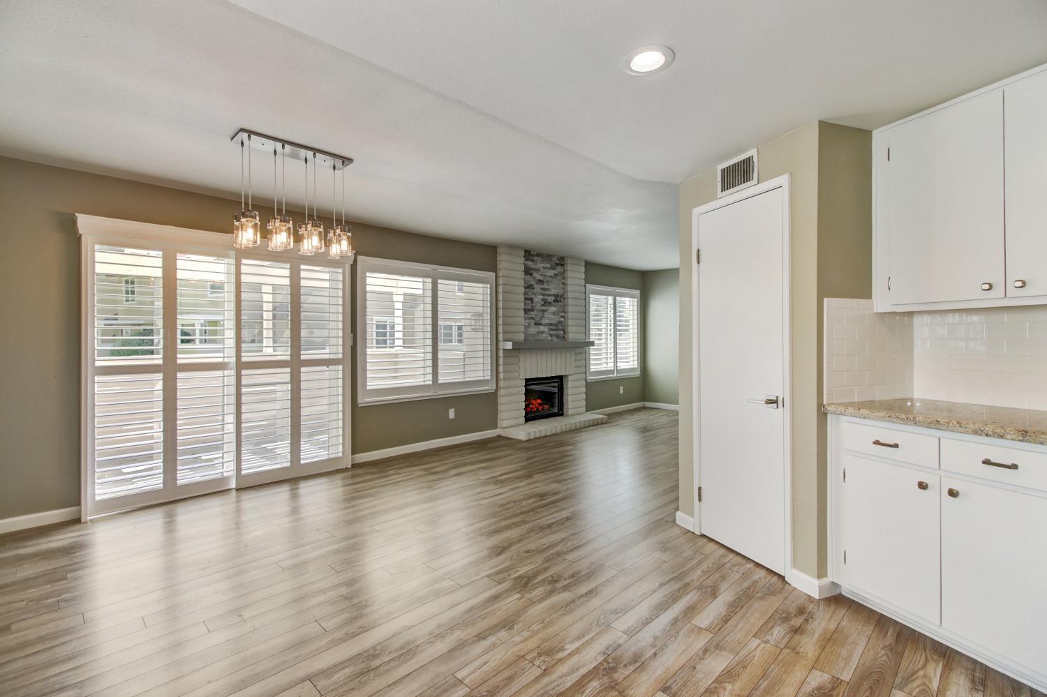 Photo #11: 225058473 Listing: Photo #11