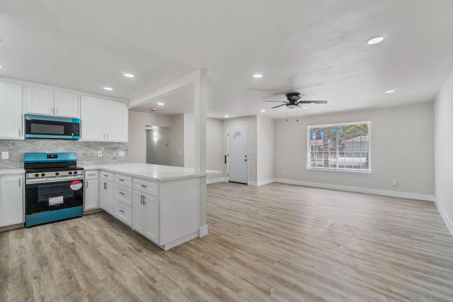Detail Gallery Image 7 of 25 For 1704 E Los Altos Ave, Fresno,  CA 93710 - 3 Beds | 2 Baths