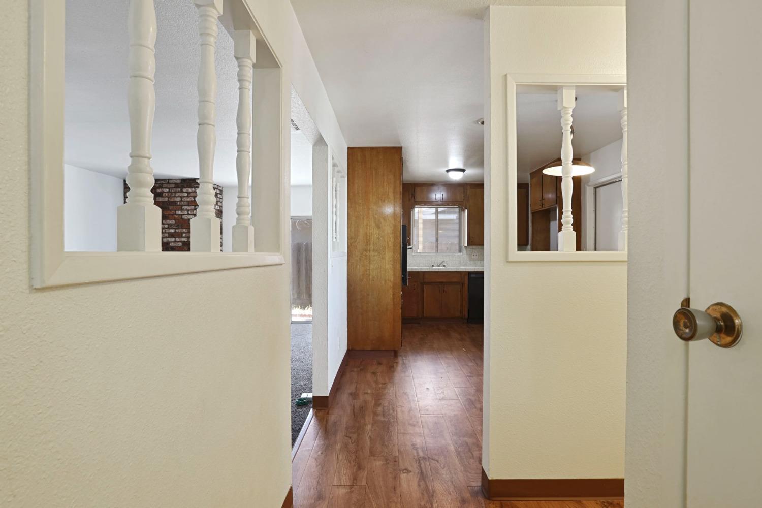 Detail Gallery Image 5 of 33 For 1806 Larkspur Ln, Ceres,  CA 95307 - 3 Beds | 2 Baths