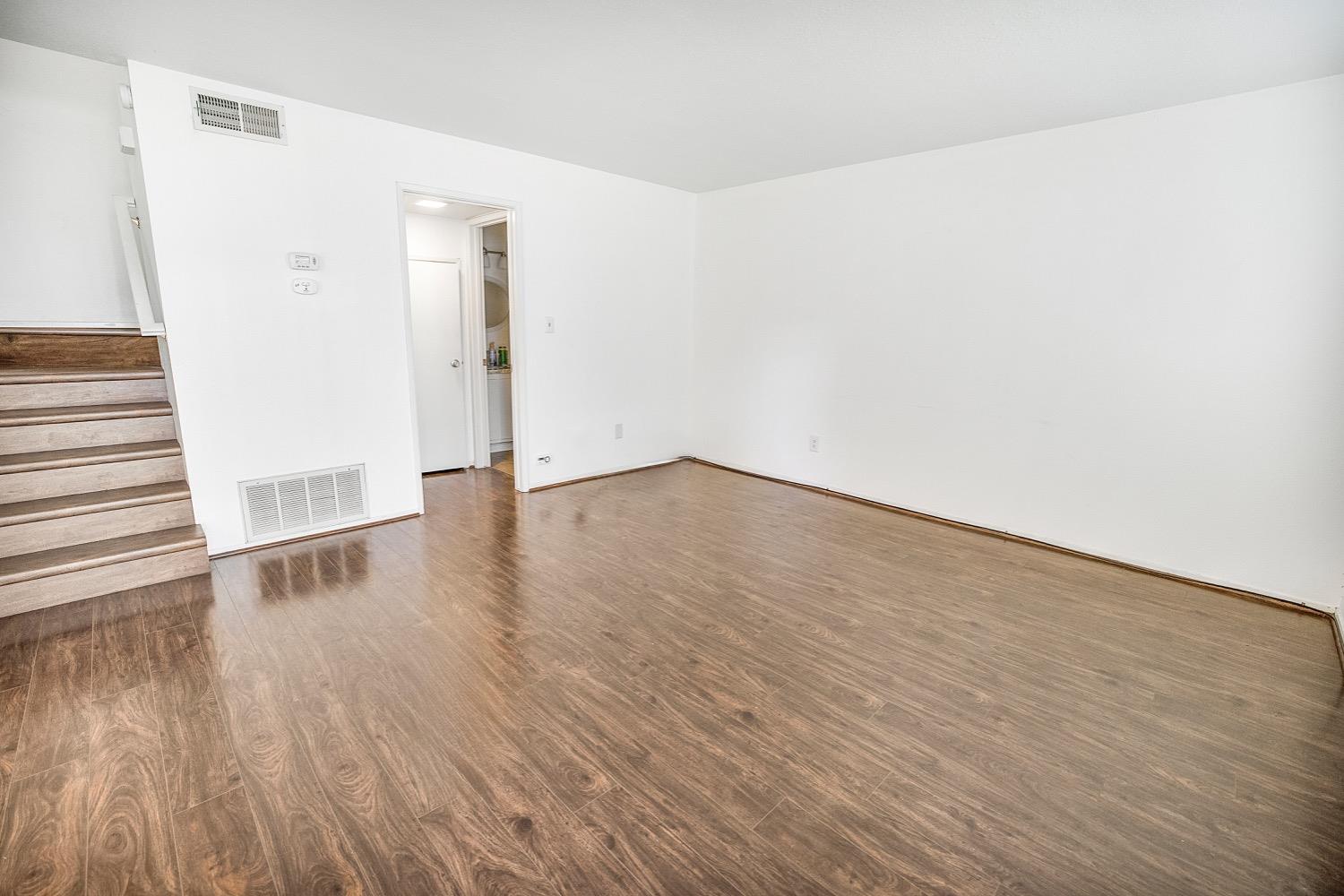 Photo #4: 225059014 Listing: Photo #4