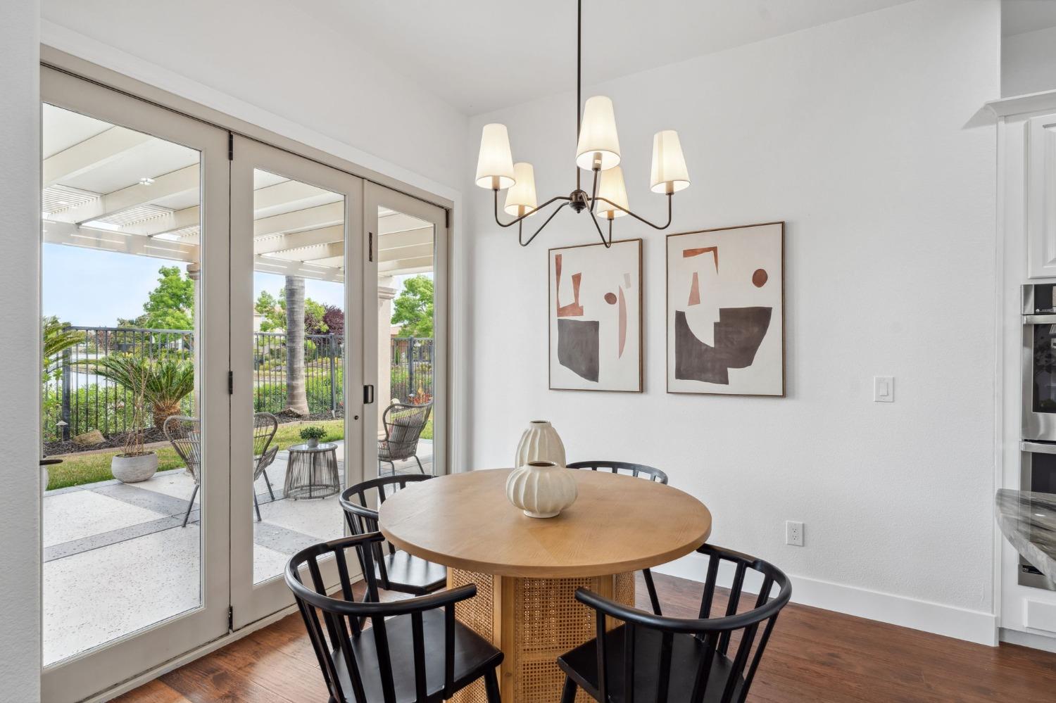 Detail Gallery Image 9 of 33 For 261 Vista Creek Cir, Sacramento,  CA 95835 - 5 Beds | 3/1 Baths
