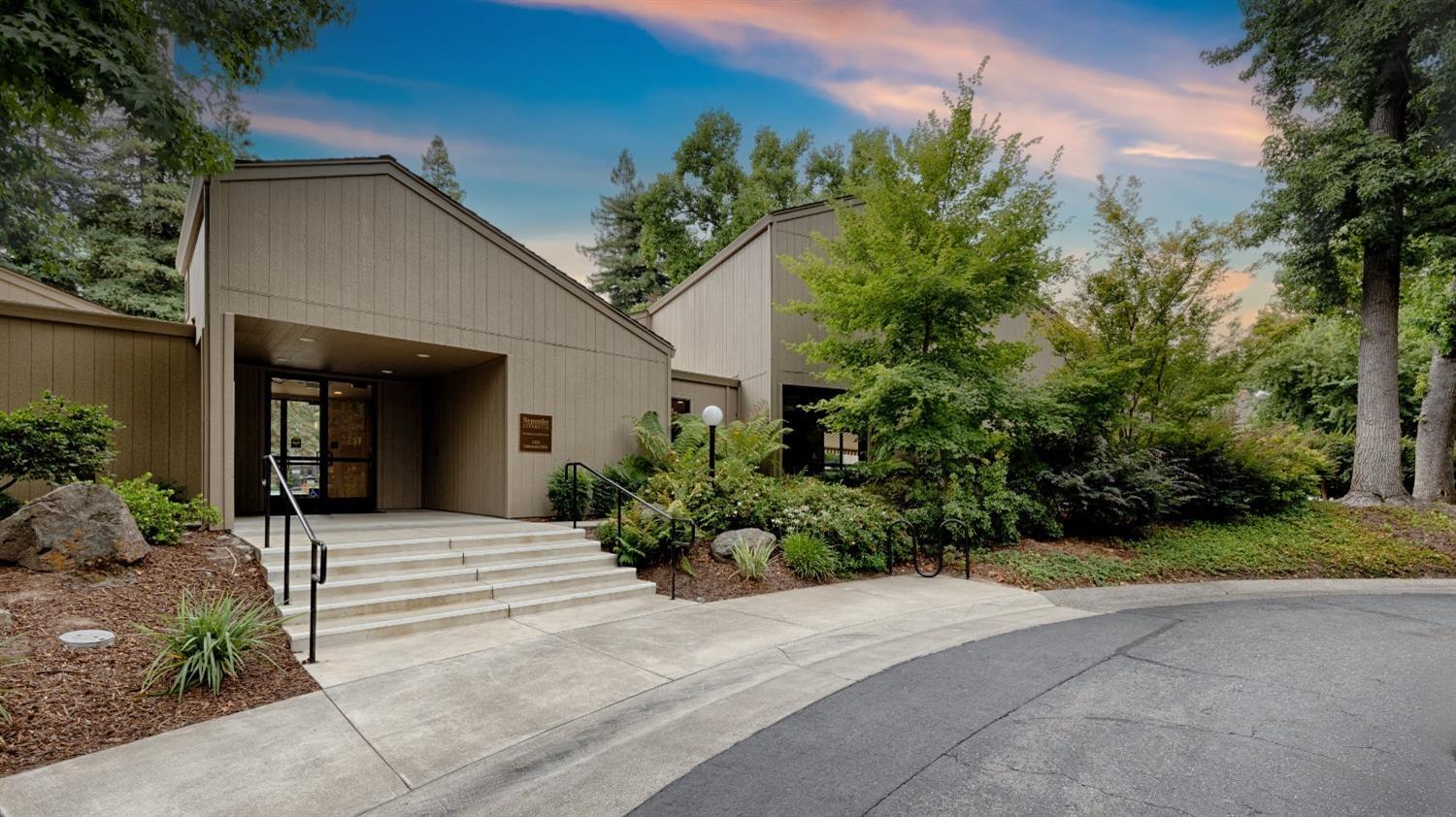 Elmhurst Circle, Sacramento, California image 48