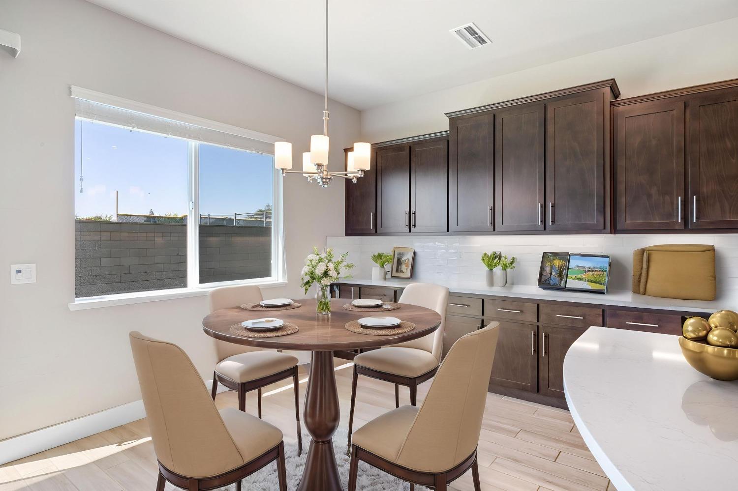 Detail Gallery Image 6 of 32 For 5856 High Hill Way, Fair Oaks,  CA 95628 - 4 Beds | 3 Baths