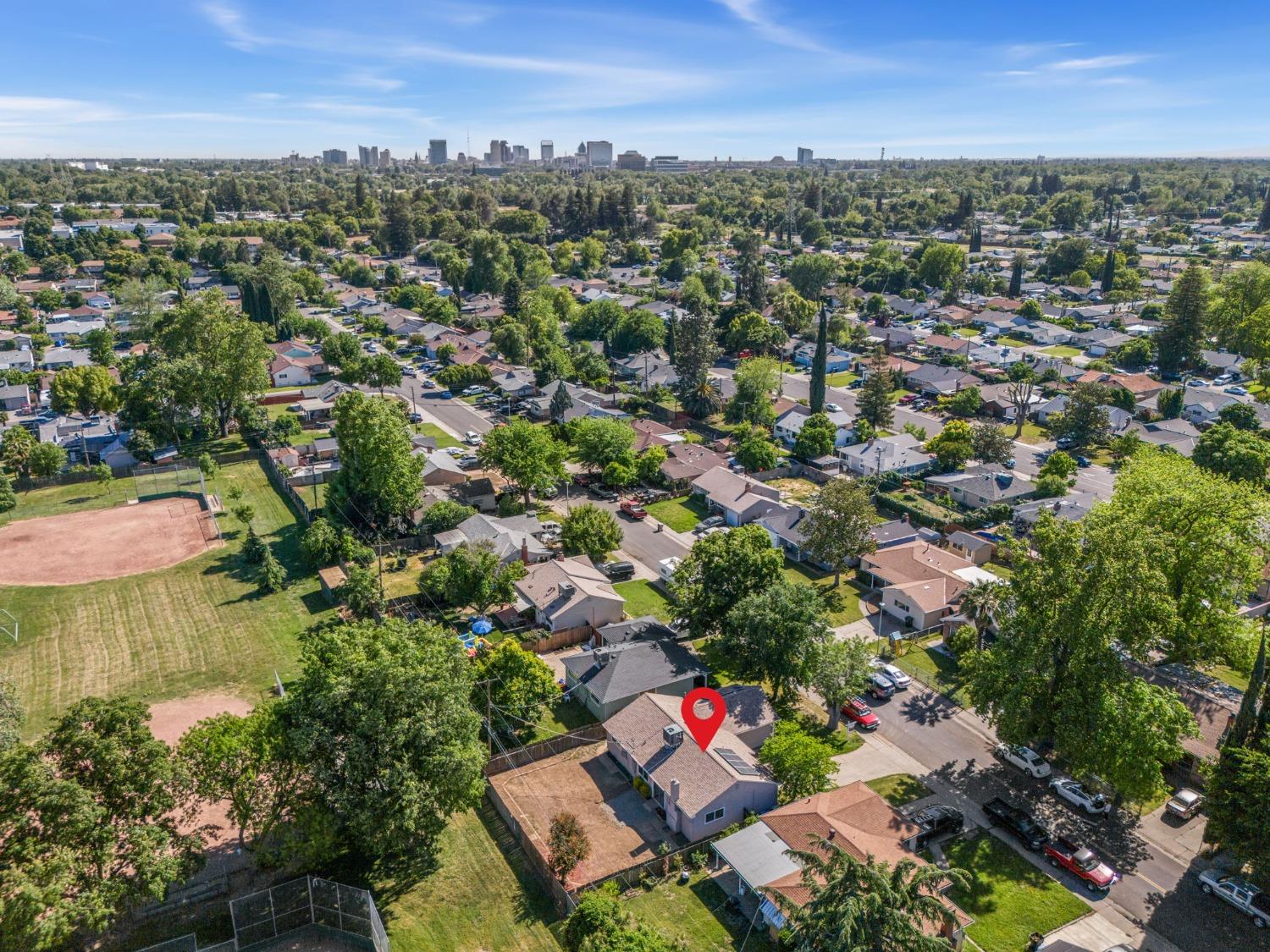 Detail Gallery Image 27 of 33 For 2732 Northglen St, Sacramento,  CA 95833 - 3 Beds | 2 Baths