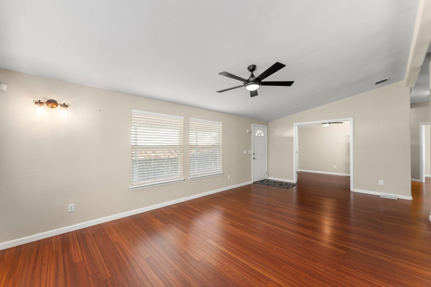 Detail Gallery Image 17 of 58 For 136 Pinebrook Dr, Folsom,  CA 95630 - 2 Beds | 2 Baths