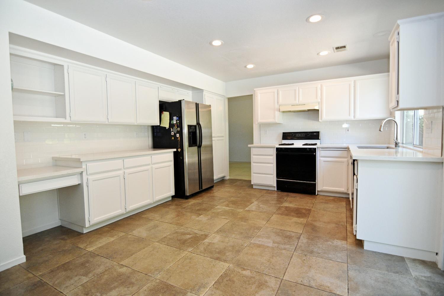 Detail Gallery Image 12 of 46 For 1070 Button Ct, Turlock,  CA 95382 - 5 Beds | 3 Baths