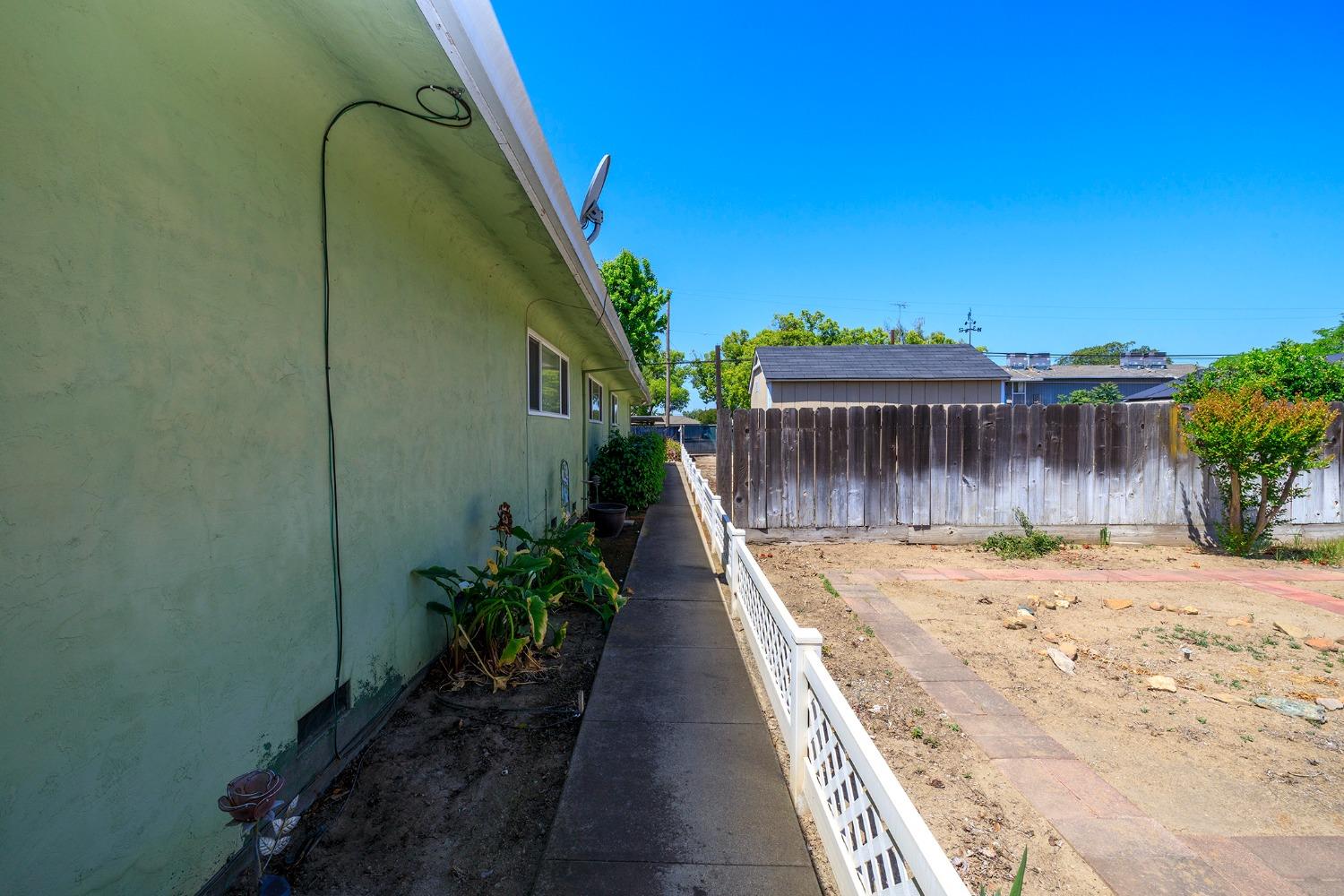 N Lincoln Avenue, Manteca, California image 27