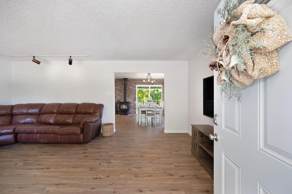 Detail Gallery Image 9 of 70 For 4292 Canyon Valley Rd, Diamond Springs,  CA 95619 - 3 Beds | 1 Baths