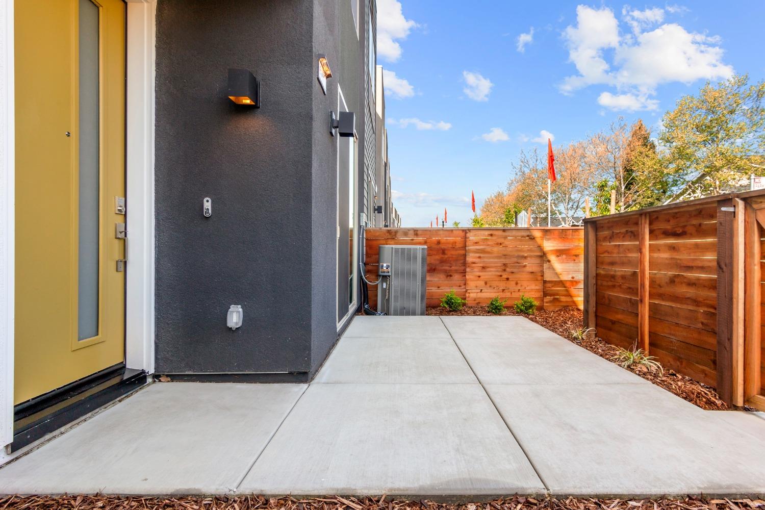 Detail Gallery Image 4 of 21 For 6087 Bridgecross Dr, Sacramento,  CA 95835 - 3 Beds | 2/1 Baths