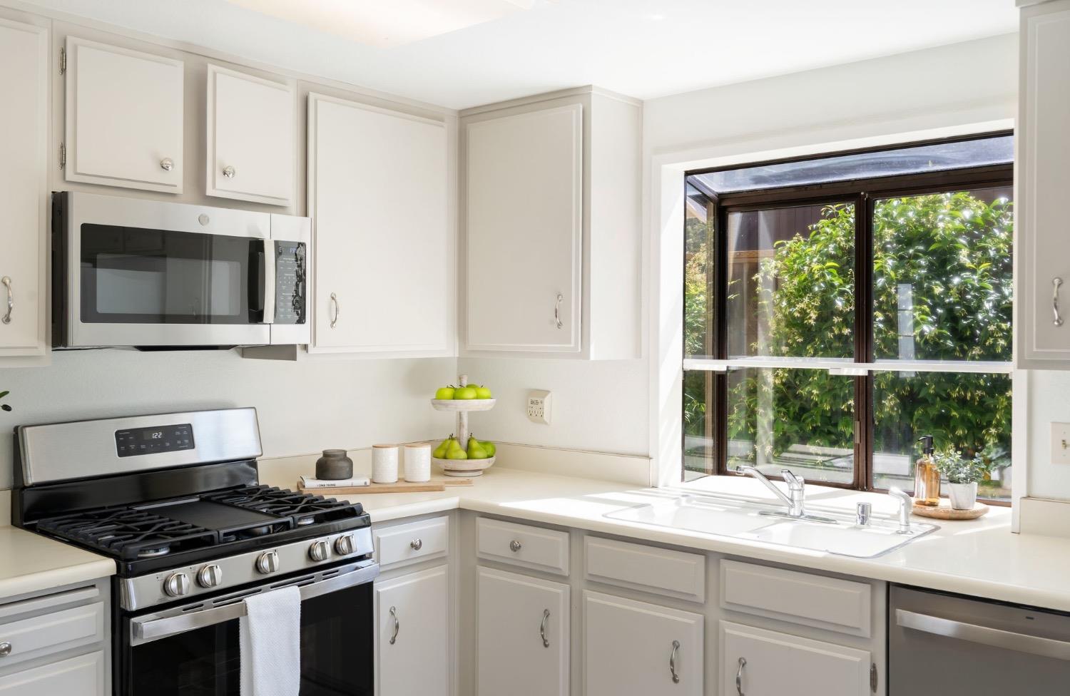Detail Gallery Image 4 of 45 For 629 Azores Cir, Bay Point,  CA 94565 - 3 Beds | 2 Baths