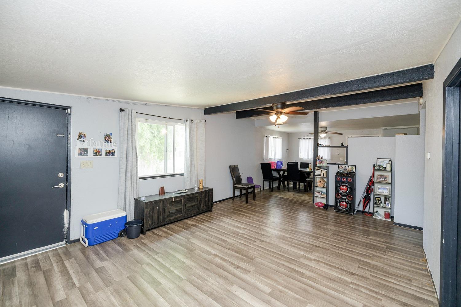 Detail Gallery Image 3 of 19 For 2709 Sparks Way, Modesto,  CA 95350 - 3 Beds | 1 Baths