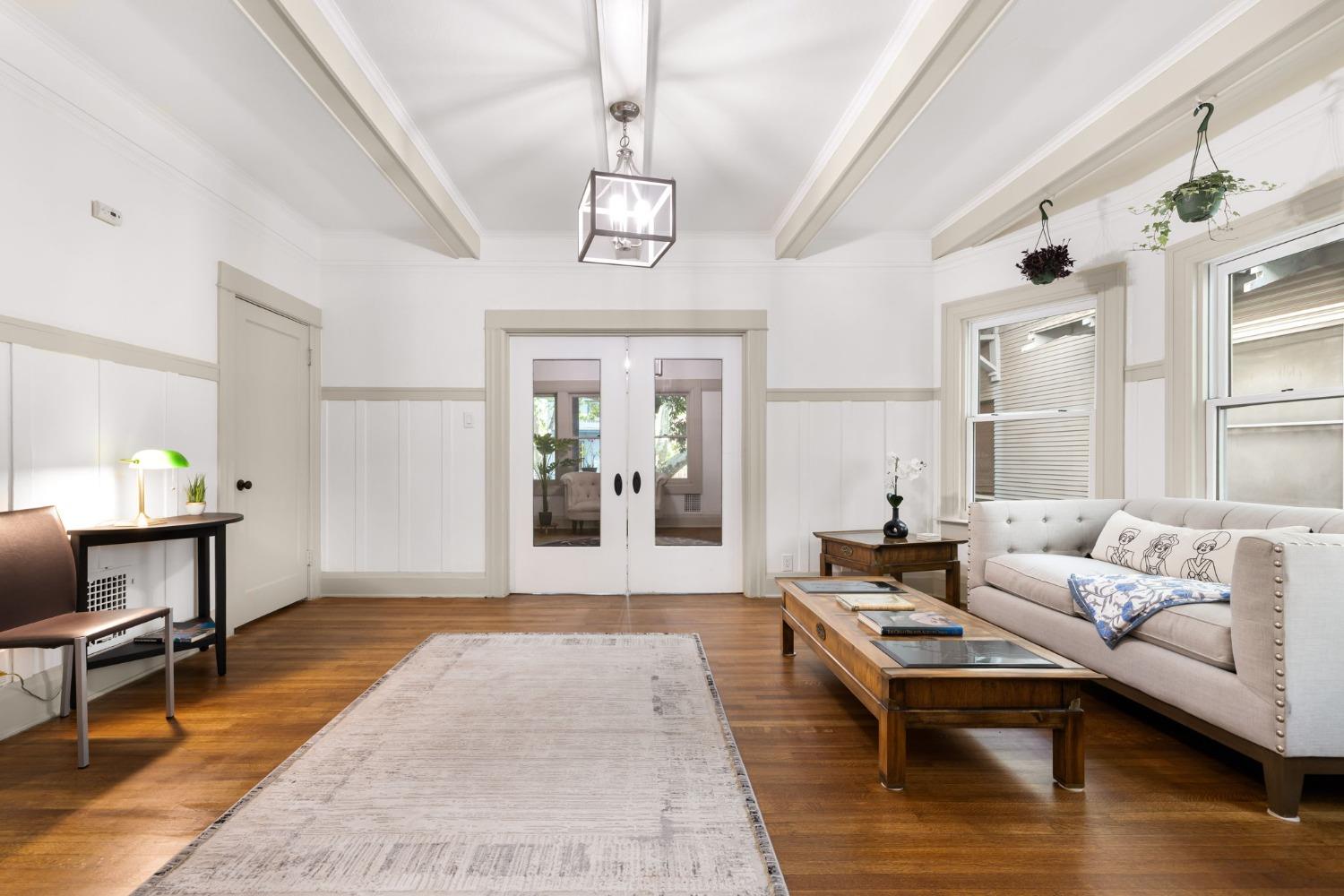 Detail Gallery Image 14 of 43 For 2012 F St, Sacramento,  CA 95811 - 5 Beds | 2 Baths