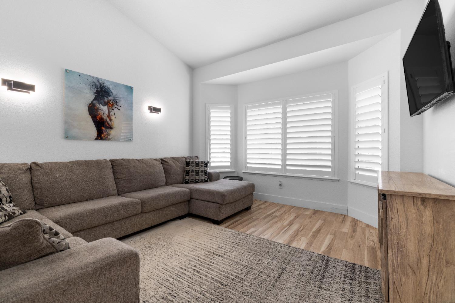 Detail Gallery Image 4 of 22 For 5651 Blackrock Rd, Rocklin,  CA 95765 - 5 Beds | 3 Baths