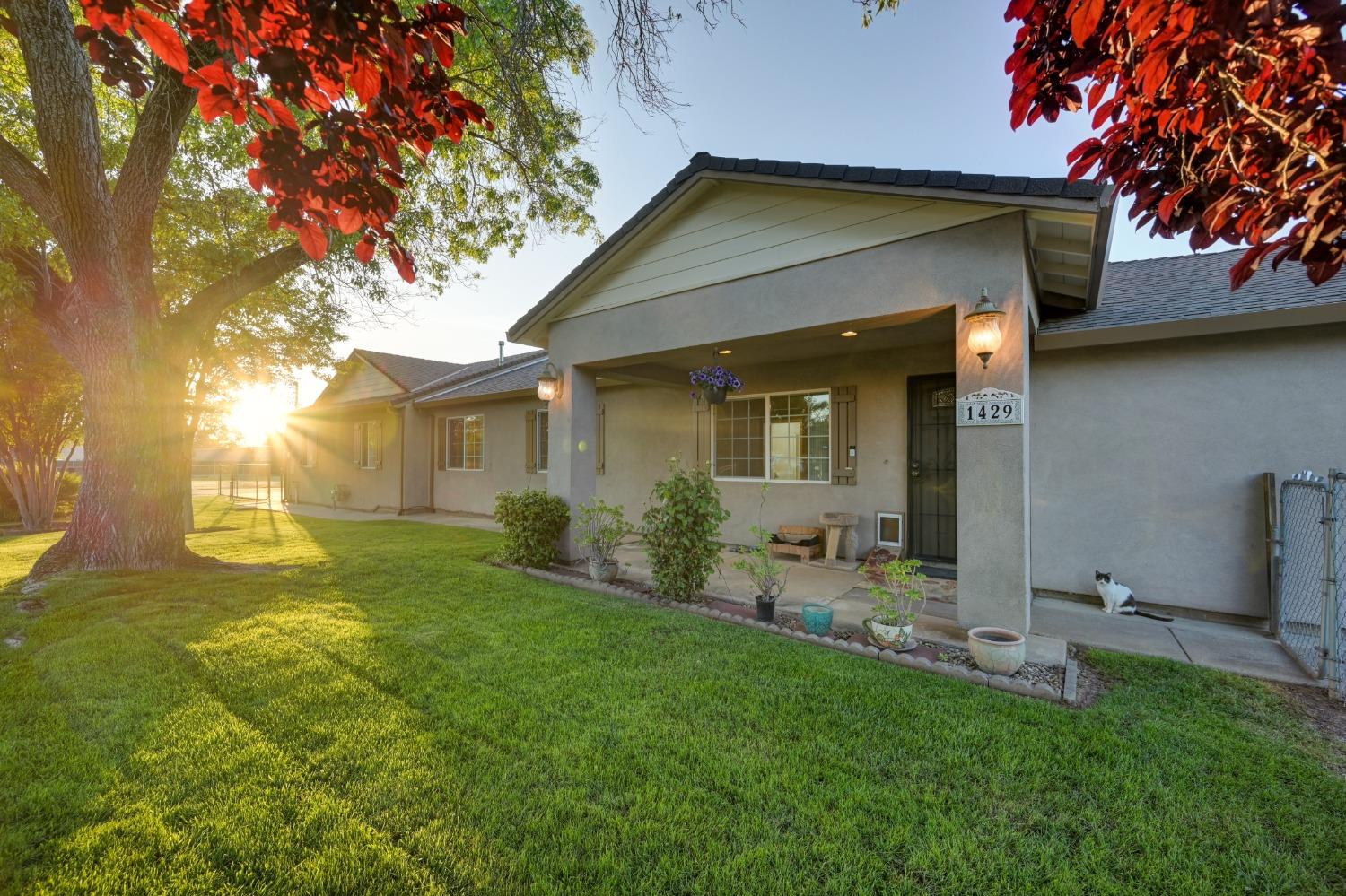 Detail Gallery Image 1 of 39 For 1429 Ascot Ave, Rio Linda,  CA 95673 - 3 Beds | 2 Baths