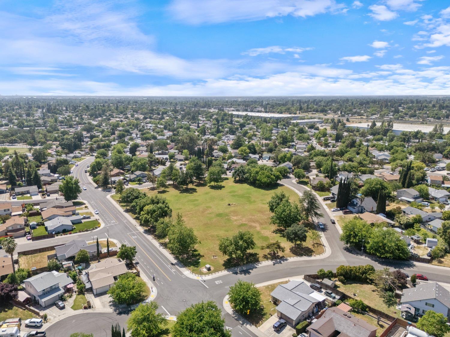 Detail Gallery Image 30 of 33 For 7055 Woodrick Way, Sacramento,  CA 95842 - 4 Beds | 2/1 Baths