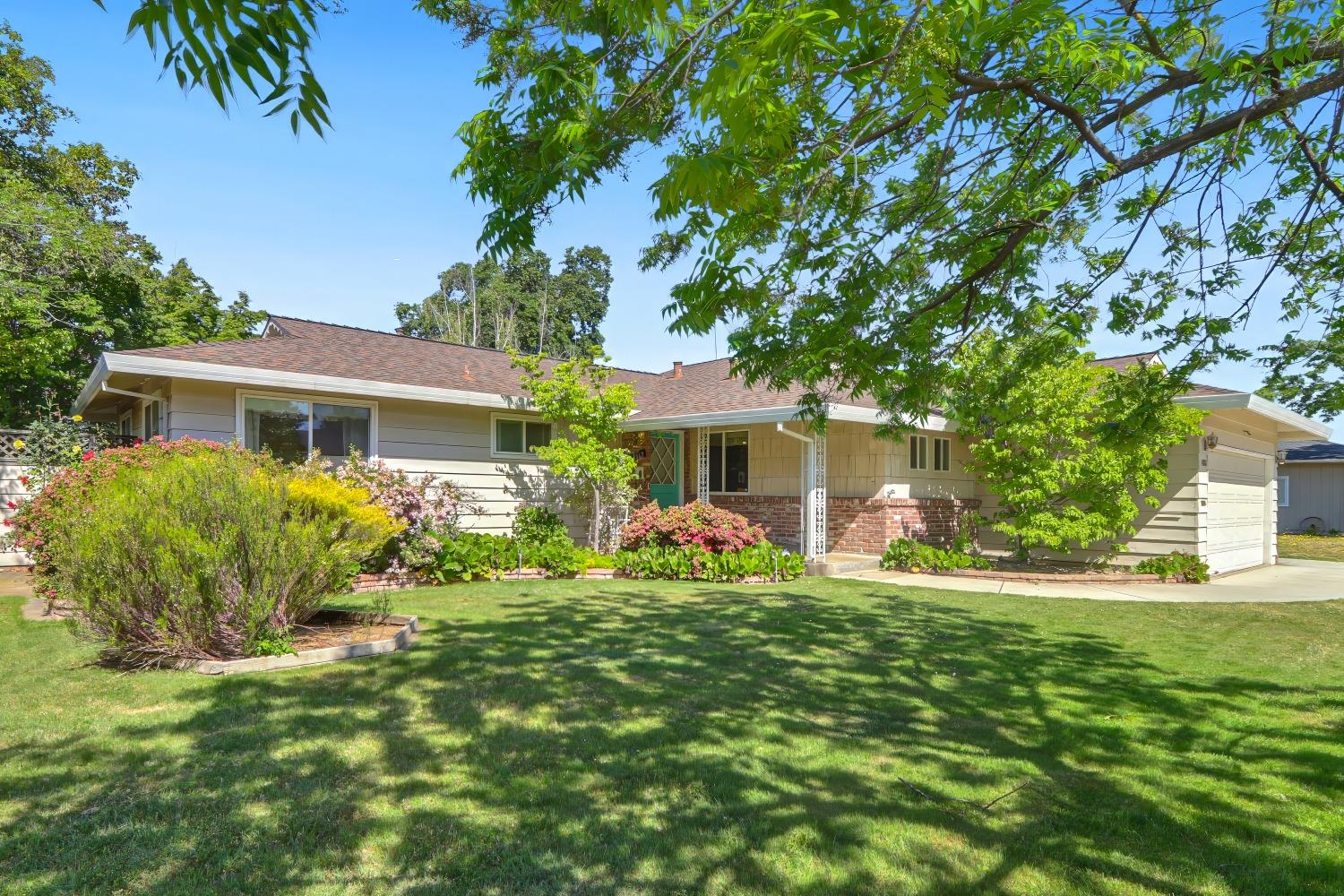 Detail Gallery Image 2 of 27 For 4767 Bowerwood Dr, Carmichael,  CA 95608 - 3 Beds | 2 Baths