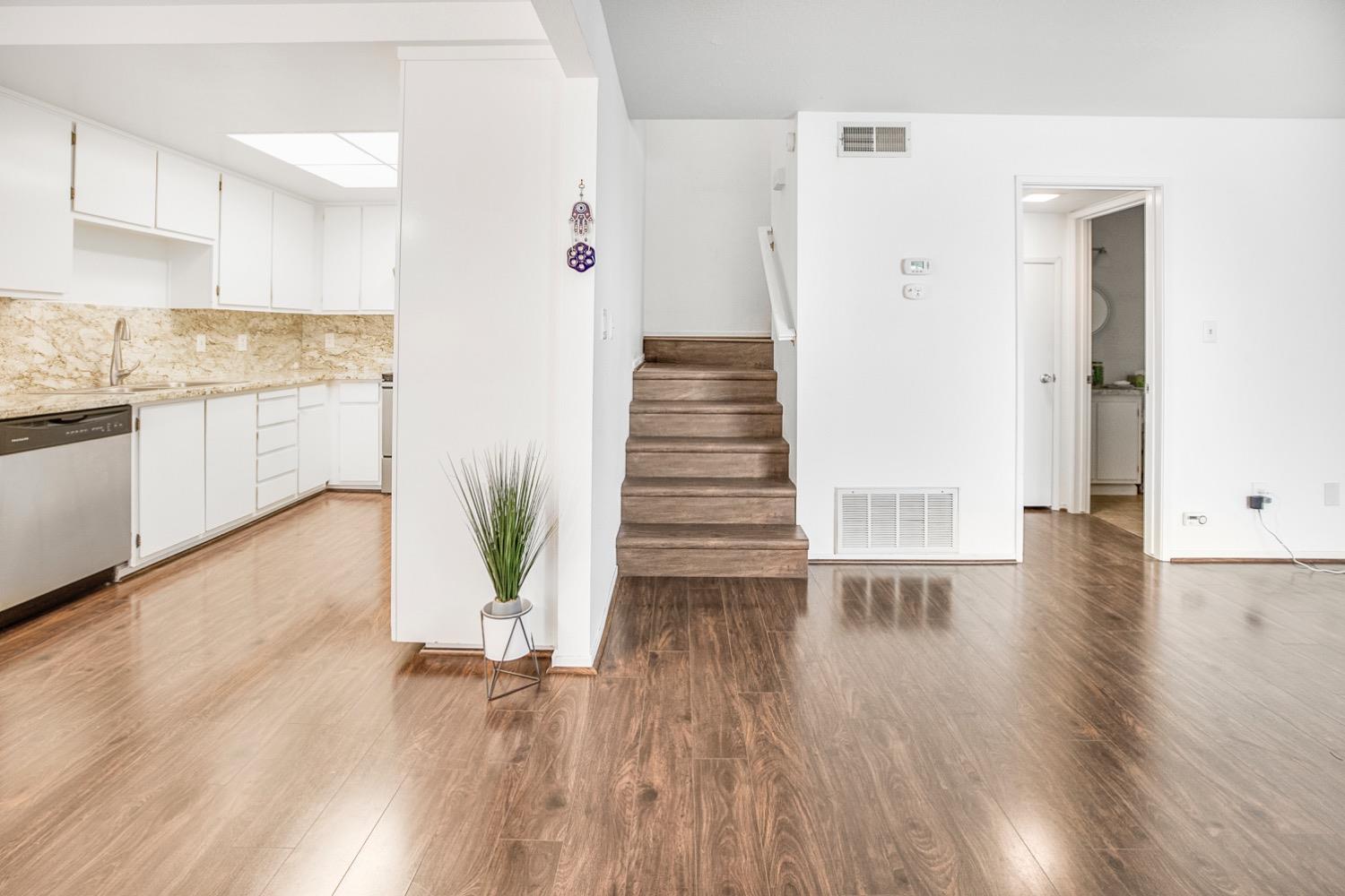 Photo #11: 225059014 Listing: Photo #11