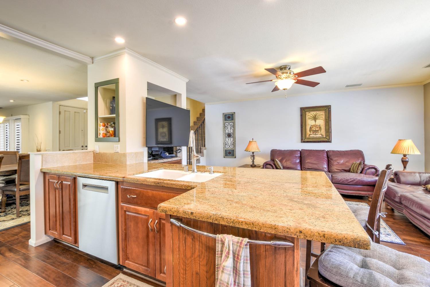 Detail Gallery Image 16 of 48 For 4904 Olive Oak Way, Carmichael,  CA 95608 - 4 Beds | 2 Baths