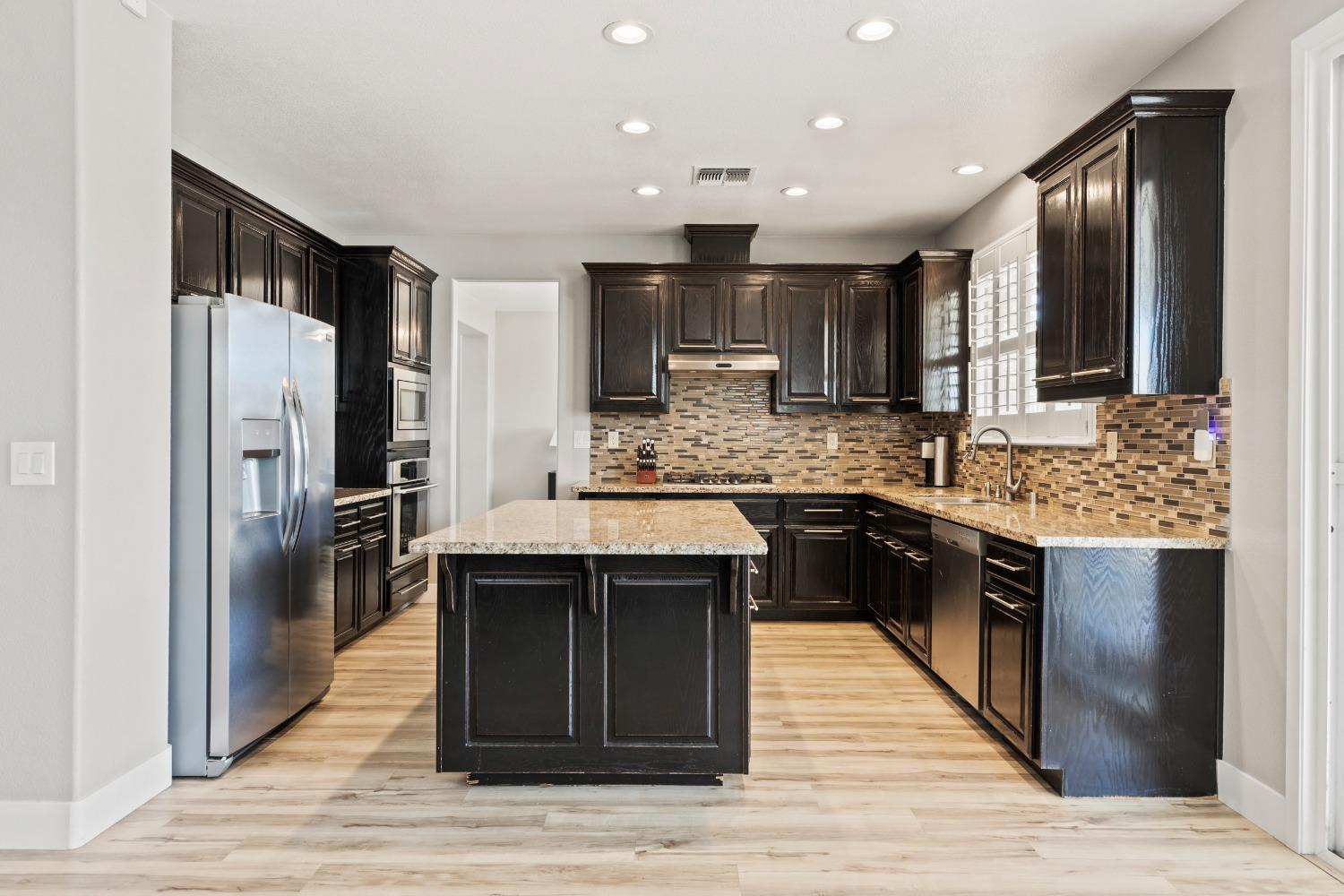 Detail Gallery Image 14 of 35 For 4201 Ballard Cir, Modesto,  CA 95356 - 5 Beds | 3 Baths