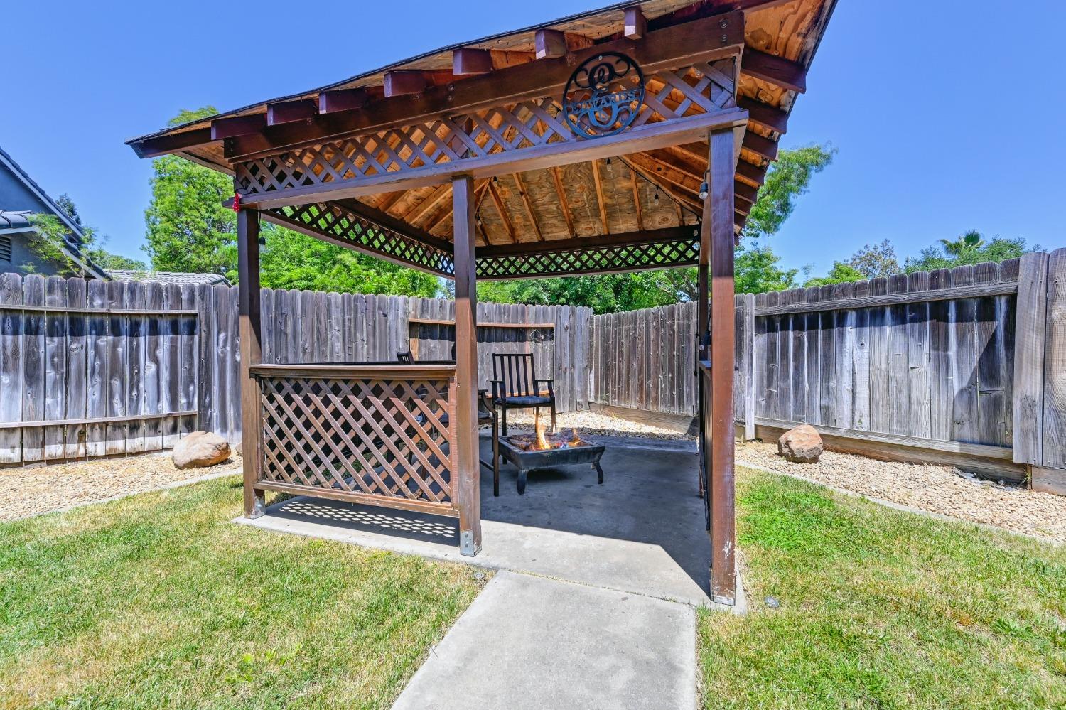 Detail Gallery Image 28 of 39 For 8211 Montreux Way, Sacramento,  CA 95828 - 3 Beds | 2 Baths