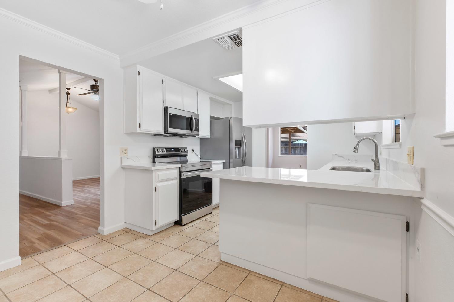 Detail Gallery Image 12 of 42 For 766 Meadowlark Ave, Los Banos,  CA 93635 - 3 Beds | 2 Baths